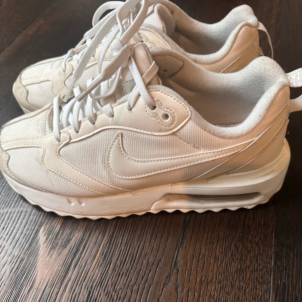 Nike Air Max Dawn women’s size 8